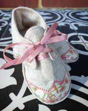 Load image into Gallery viewer, Smocked Baby Brogues