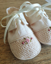 Load image into Gallery viewer, Smocked Baby Brogues